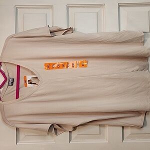 32 DEGREE COOL NWT Classic V-Neck Short Sleeve Top in Light Beige